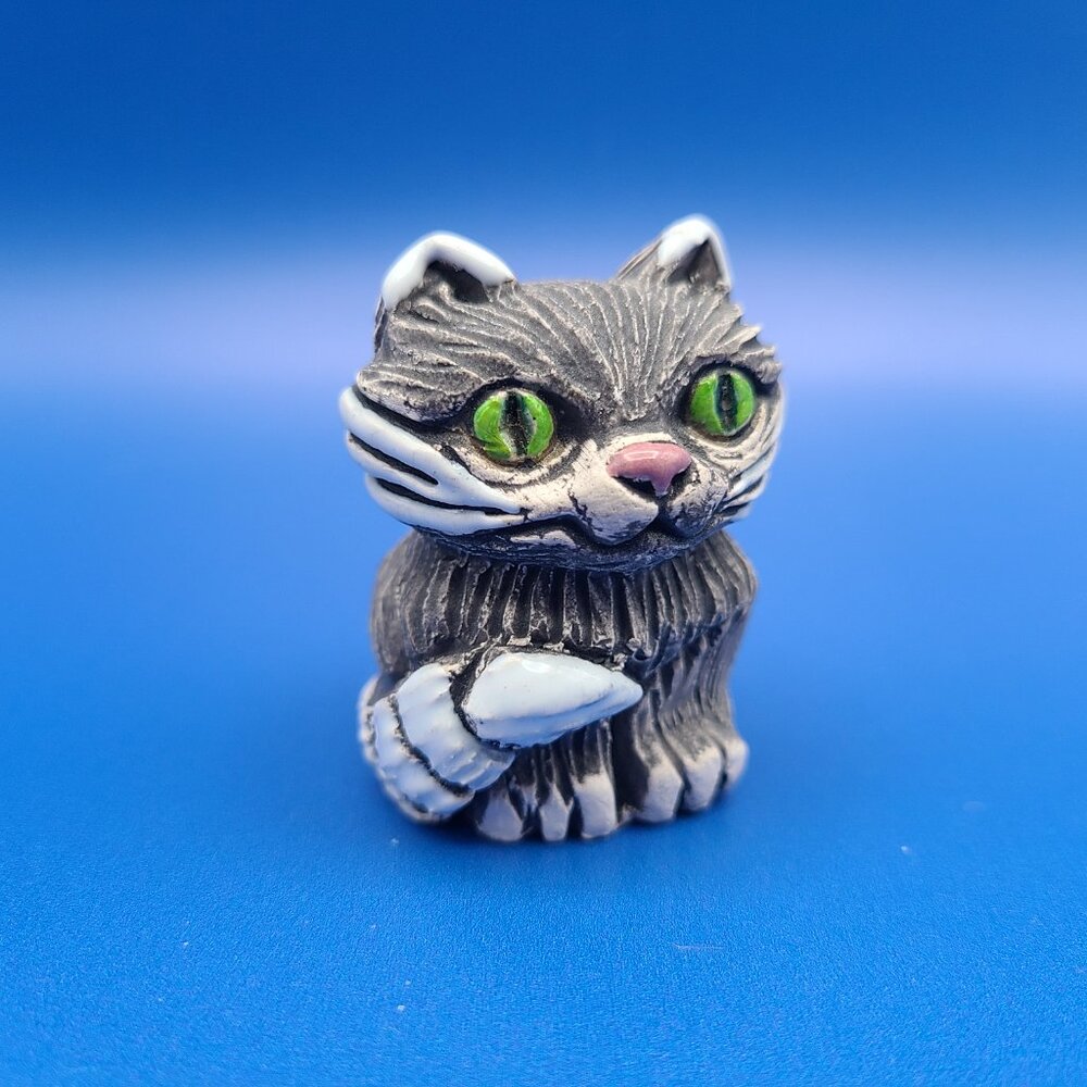 Hand Sculpted Signed Studio Art Pottery Grey Clay Cat Figurine Green Eyes 2"High - Picture 3 of 9